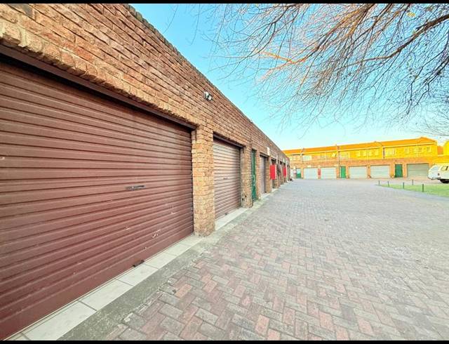 3 BEDROOM TOWNHOUSE FOR SALE IN VANDERBIJLPARK CE 1